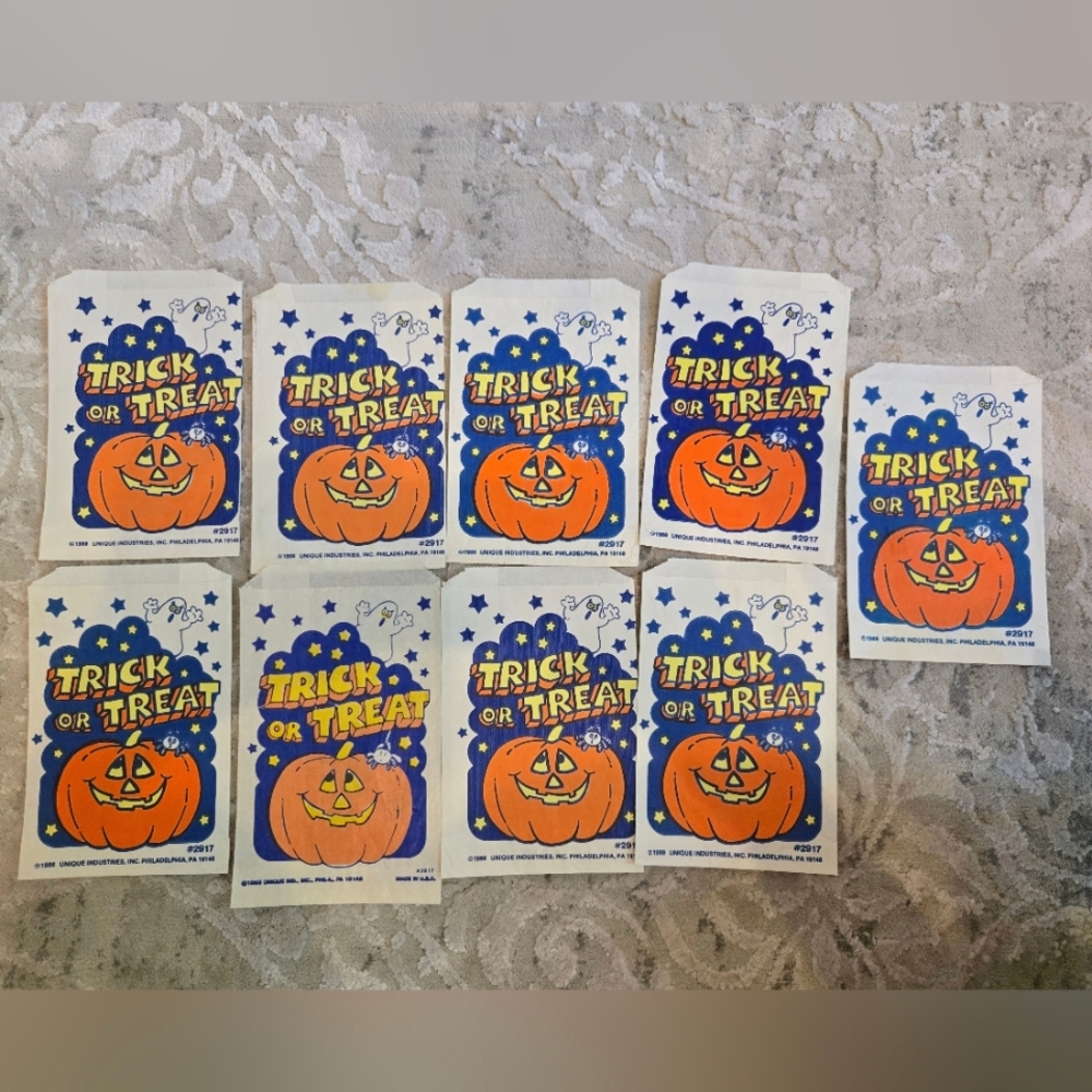 9 Vintage 1988 Halloween Trick or Treat Paper Bags Blue and Orange